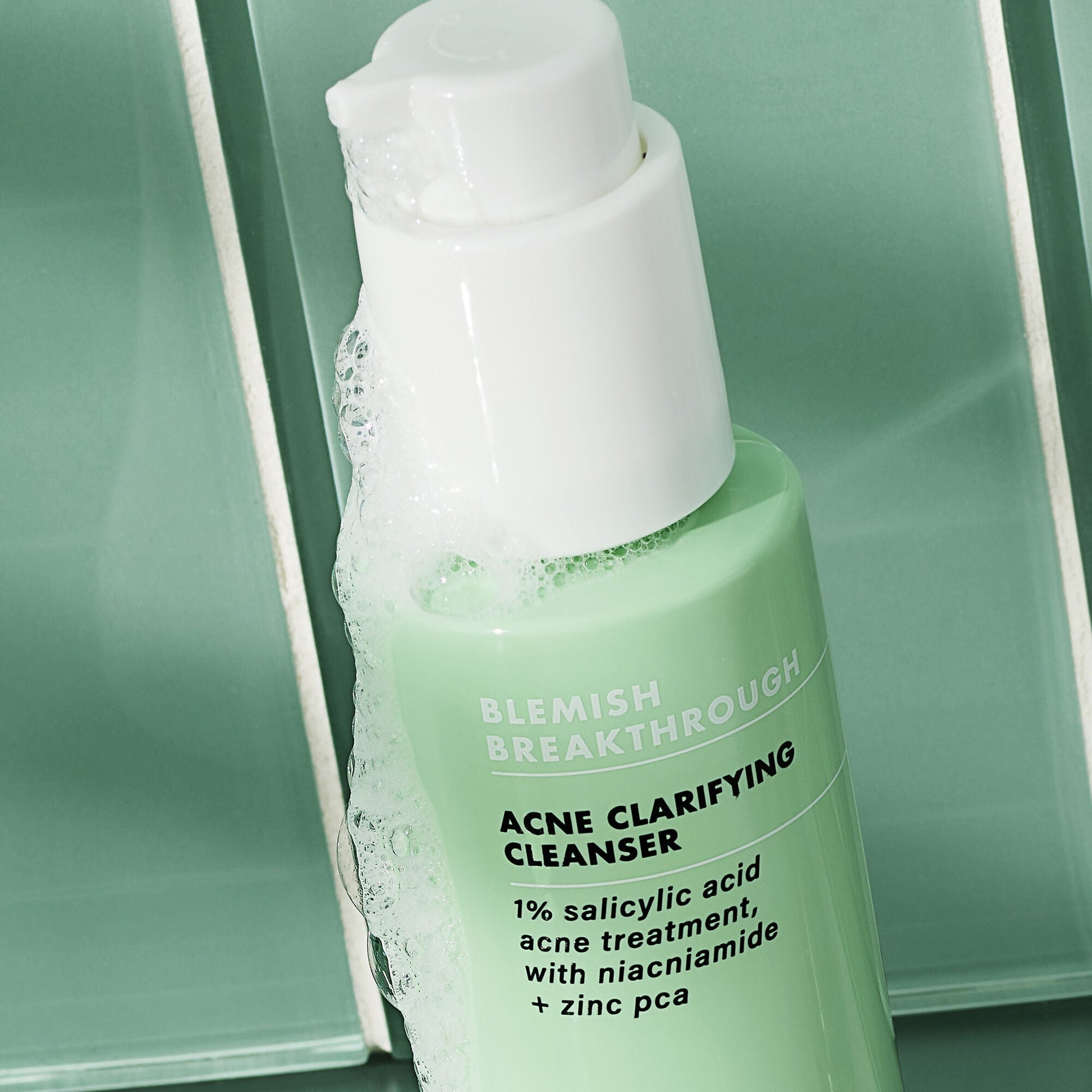 blemish-breakthrough-acne-calming-water-cream-mini-x0 02_021622_SL_BT_Cleanser_Back_Lighter_0129_FStack_FINAL_IGF_V2.jpg