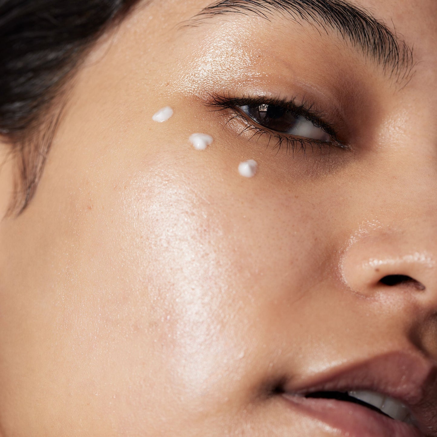 holy-hydration-eye-cream-b6 040822_Model_HH-EyeCream_116_RT1-V1_IGF_3f5819bb-8440-48d0-943c-ab2a2612d116.jpg