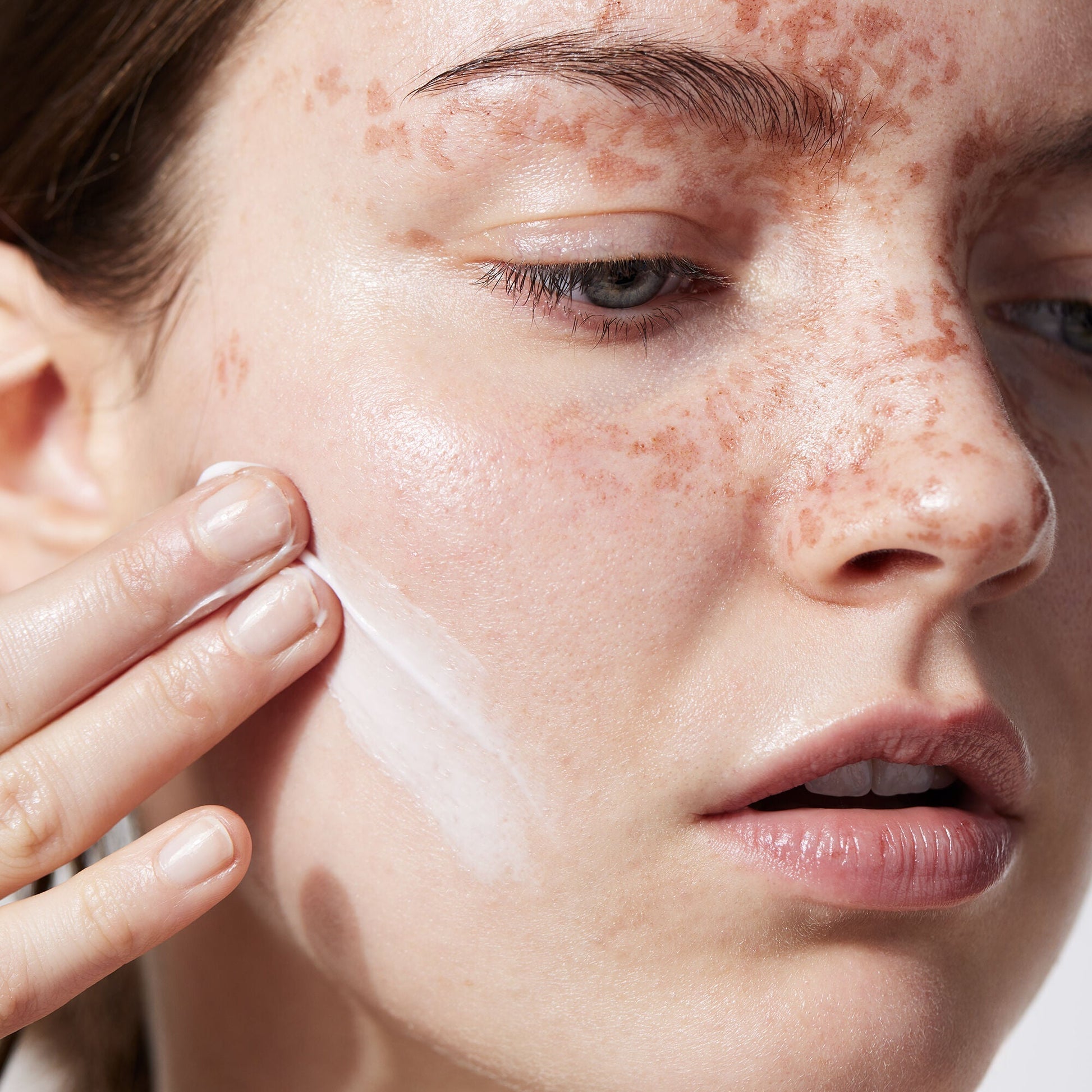 holy-hydration-face-cream-u7 040822_Model_HH-FaceCream_091_RT2-V1_IGF_38740f4c-997d-4161-a3bd-3457855e993f.jpg