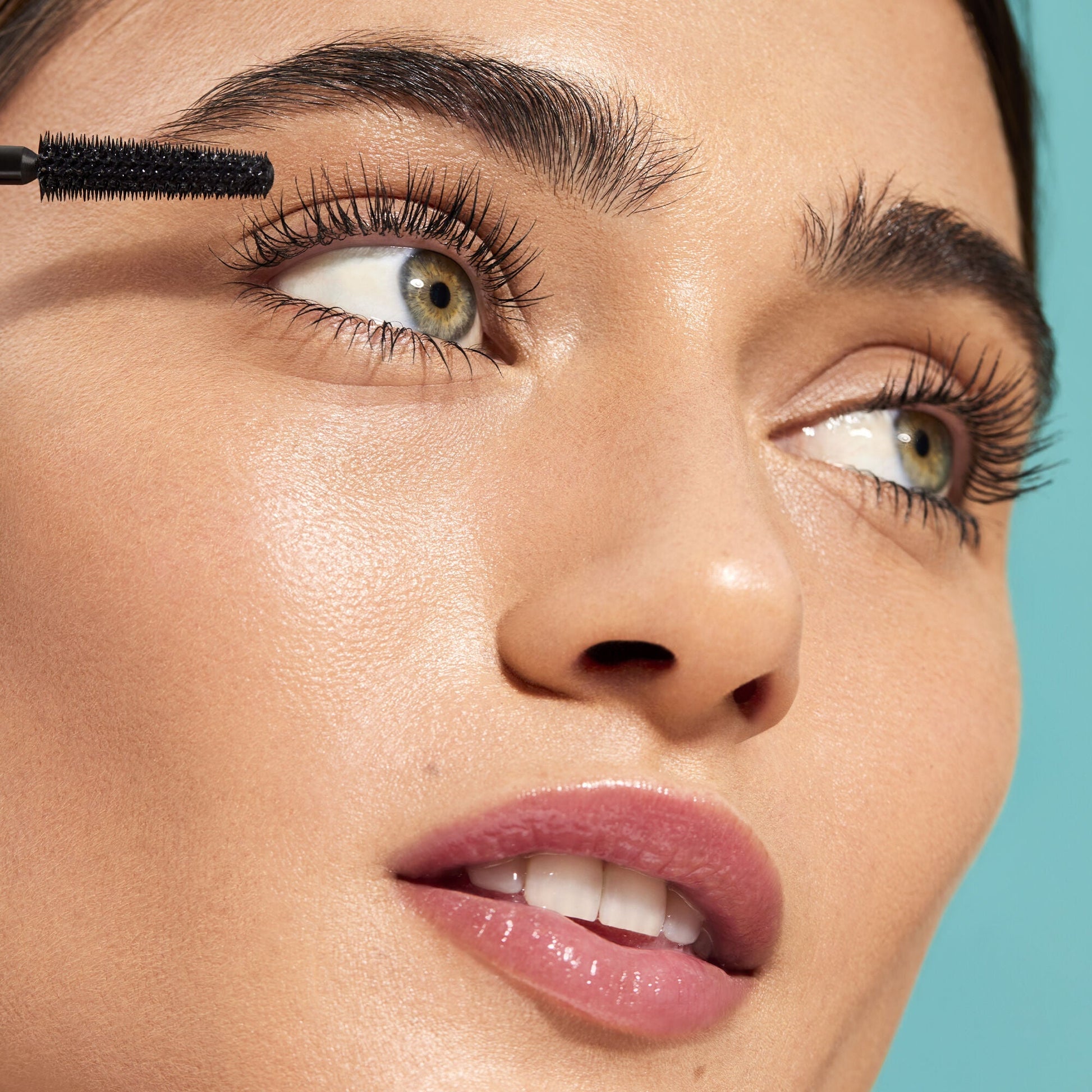 lash-xtndr-mascara-a3 060623_Lexi_LashXtndr_Look1_093_v4_RGB_IGF.jpg