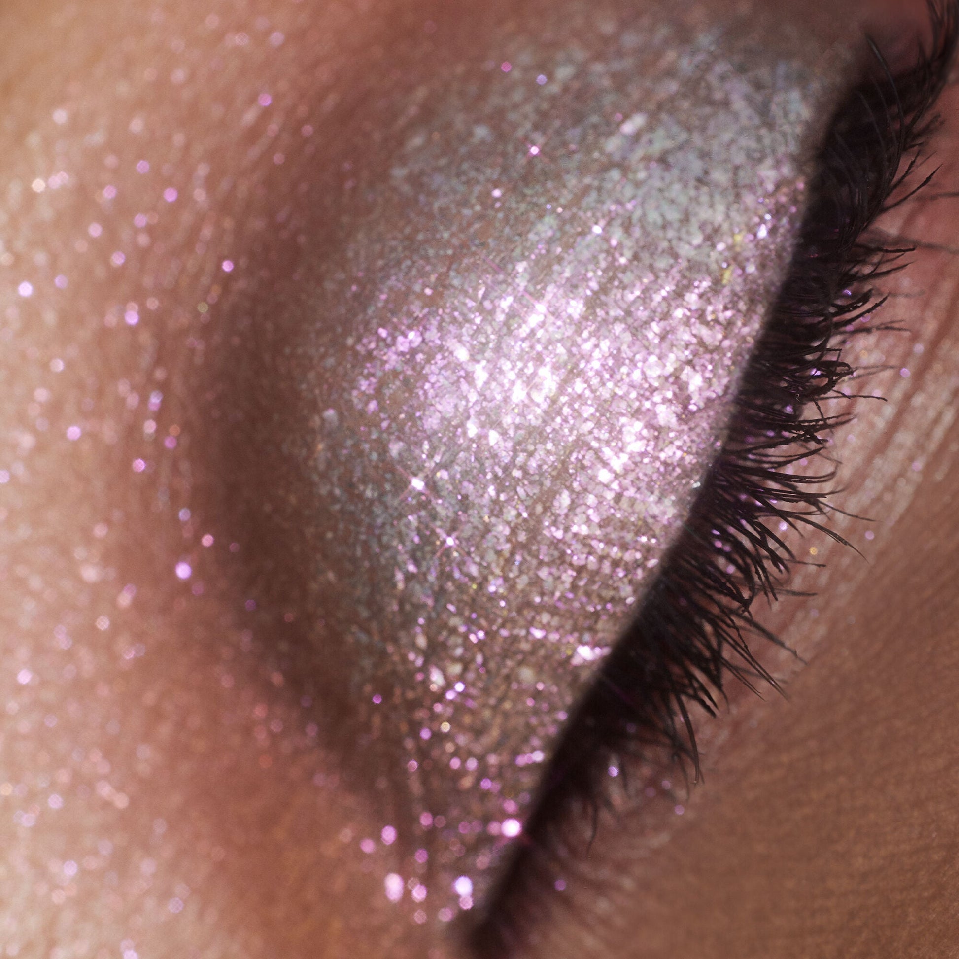 duochrome-liquid-eyeshadow-z2 061223_Chi_SparkPink_0022_FINAL_RGB_IGF.jpg