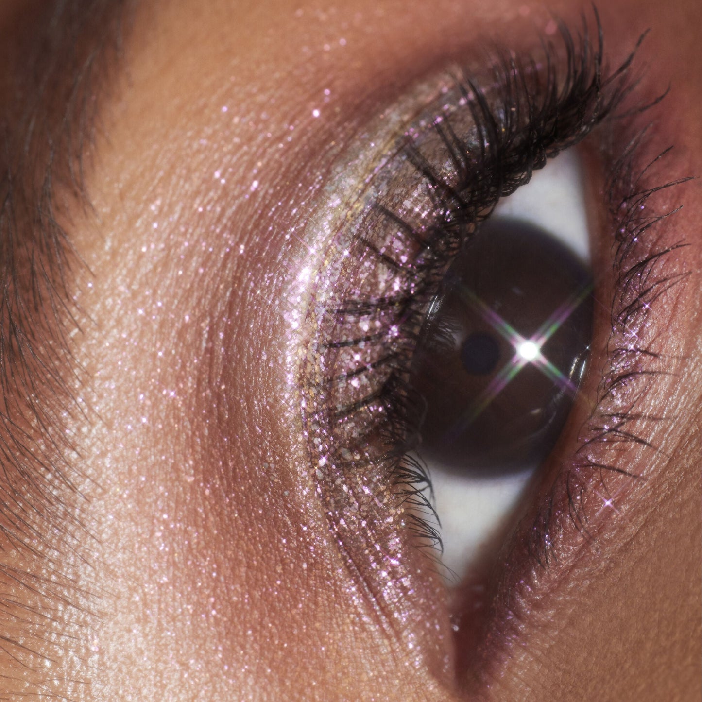 duochrome-liquid-eyeshadow-z2 061223_Chi_SparkPink_0023_FINAL_RGB_IGF.jpg