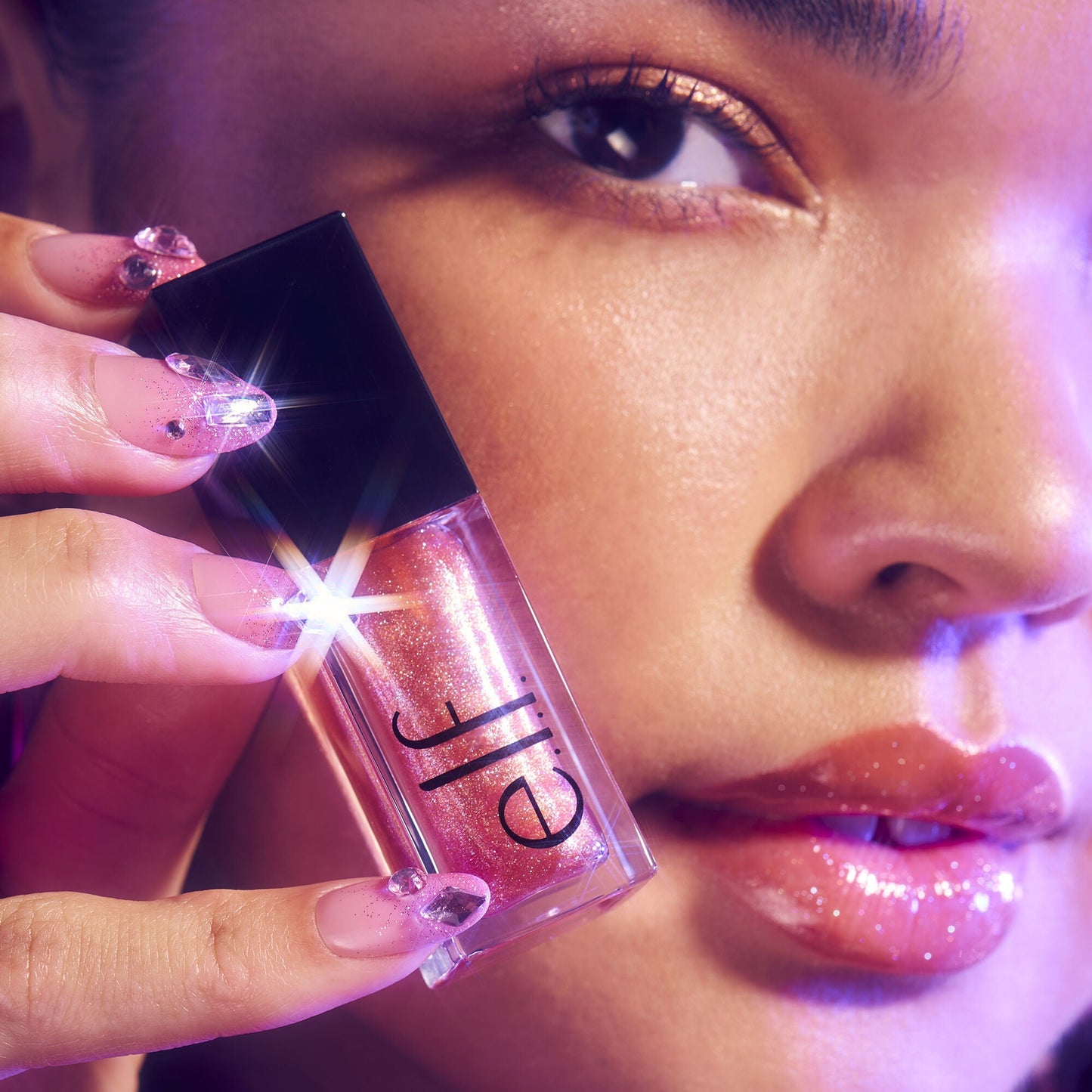 glow-reviver-plumping-lip-oil-p3 072225_Breanna_LipPlump_0391_2000x2000_0613e084-a418-44f9-b40d-c461b7a4b6db.jpg