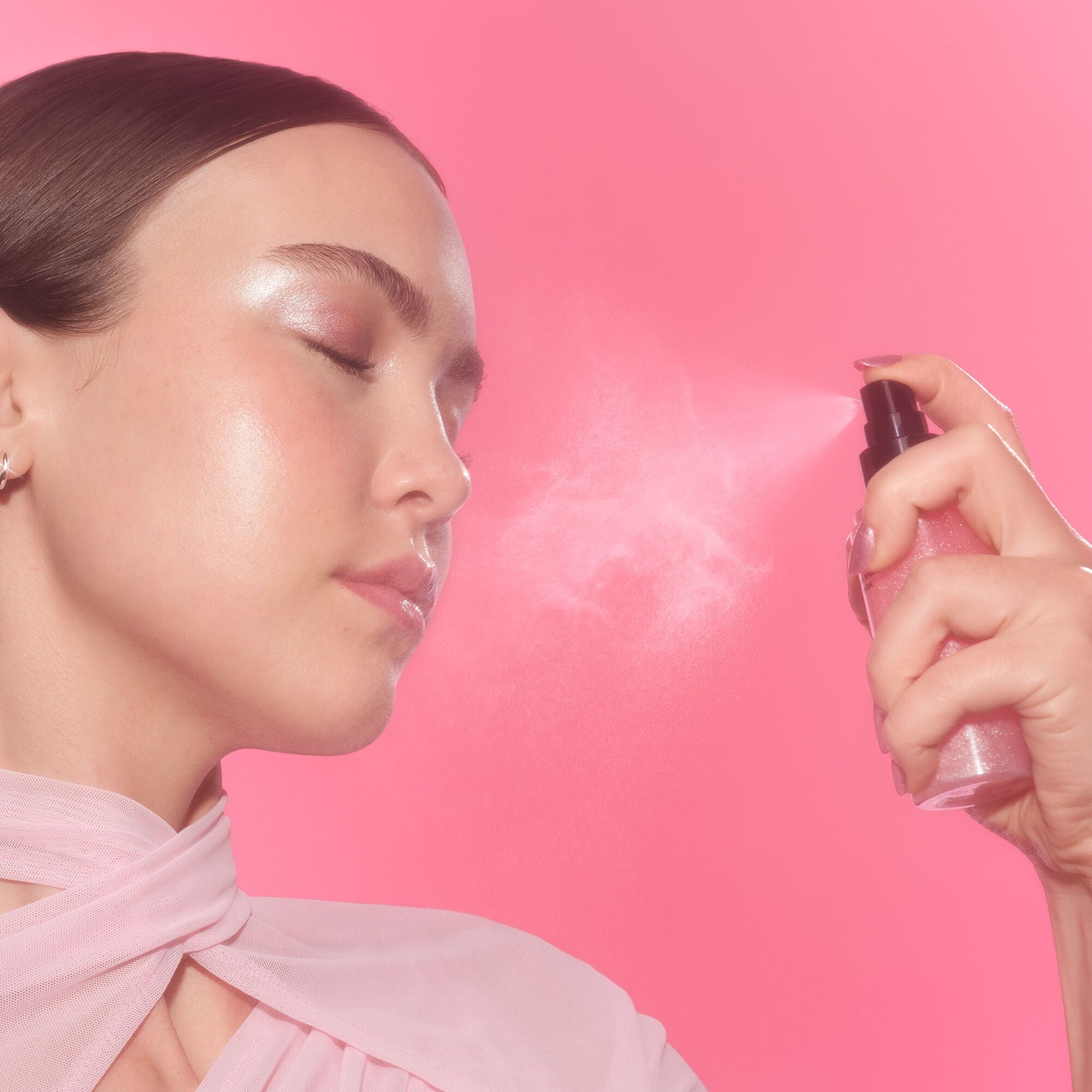 power-grip-rose-setting-spray-s5 102225_Haley_PG_Pink_App_038_v3_RGB_IGF_afa202e0-e395-4ab2-8641-8545bdabb8f6.jpg