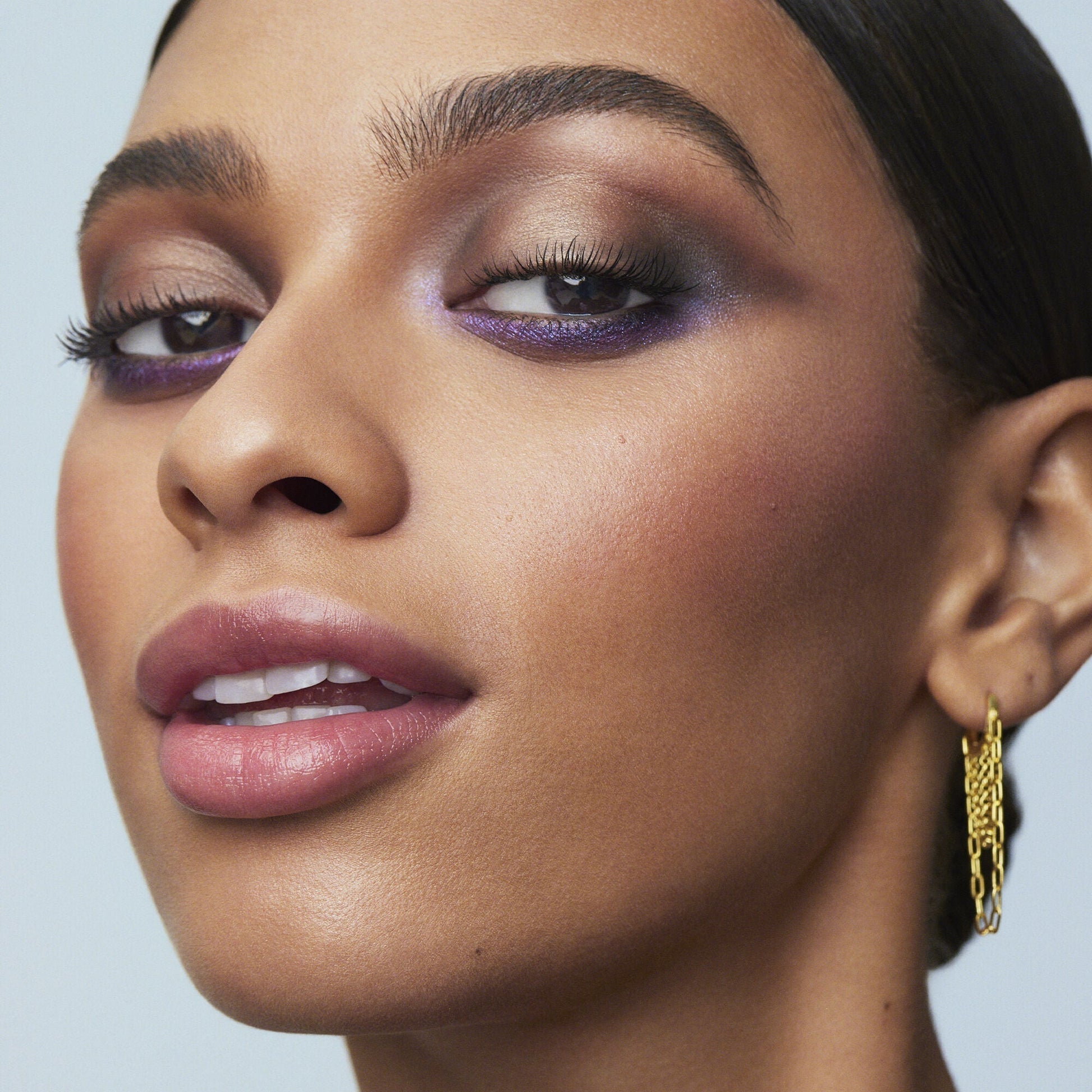 perfect-10-eyeshadow-palette-y0 110722_Adriana_10pcEyeshadow_2060_IGF.jpg