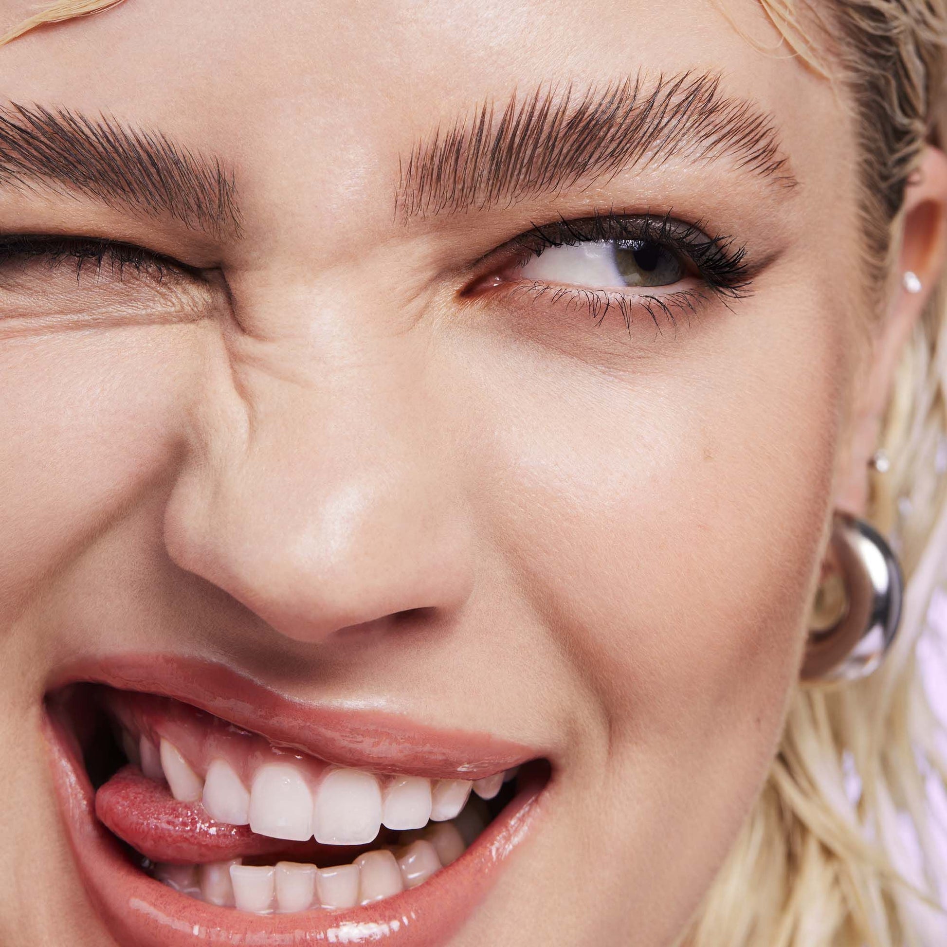 brow-laminating-gel-w6 110923_Genevieve_BrowGel_App-Vibe_6982_RGB_IGF.jpg