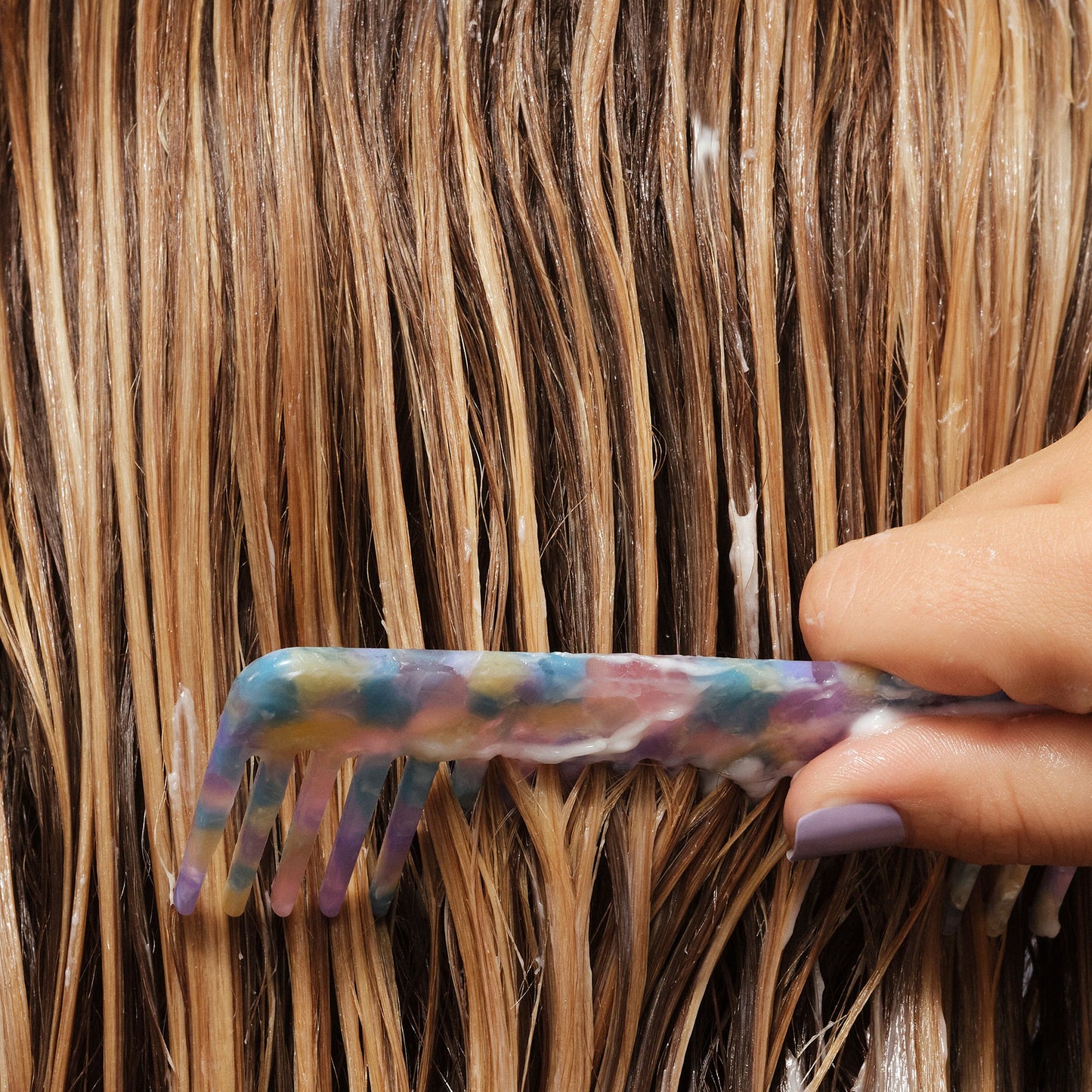 never-thirsty-moisturizing-conditioner-l2 111925_Anna_ThirstyConditioner-Product_1326_w3QC_IGF_1x1_6dab4b19-34a0-47bd-ae64-b0978b2f5084.jpg