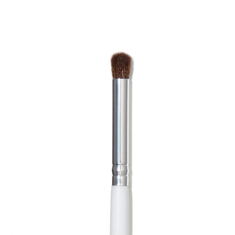 eye-crease-brush-c6 1823_EyeCreaseBrush_Macro.jpg