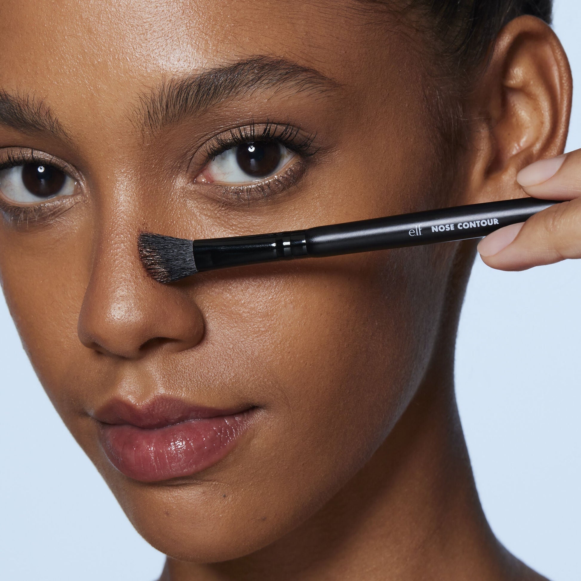 dual-ended-nose-contour-brush-j9 81283_Nose_Contour_Brush.jpg
