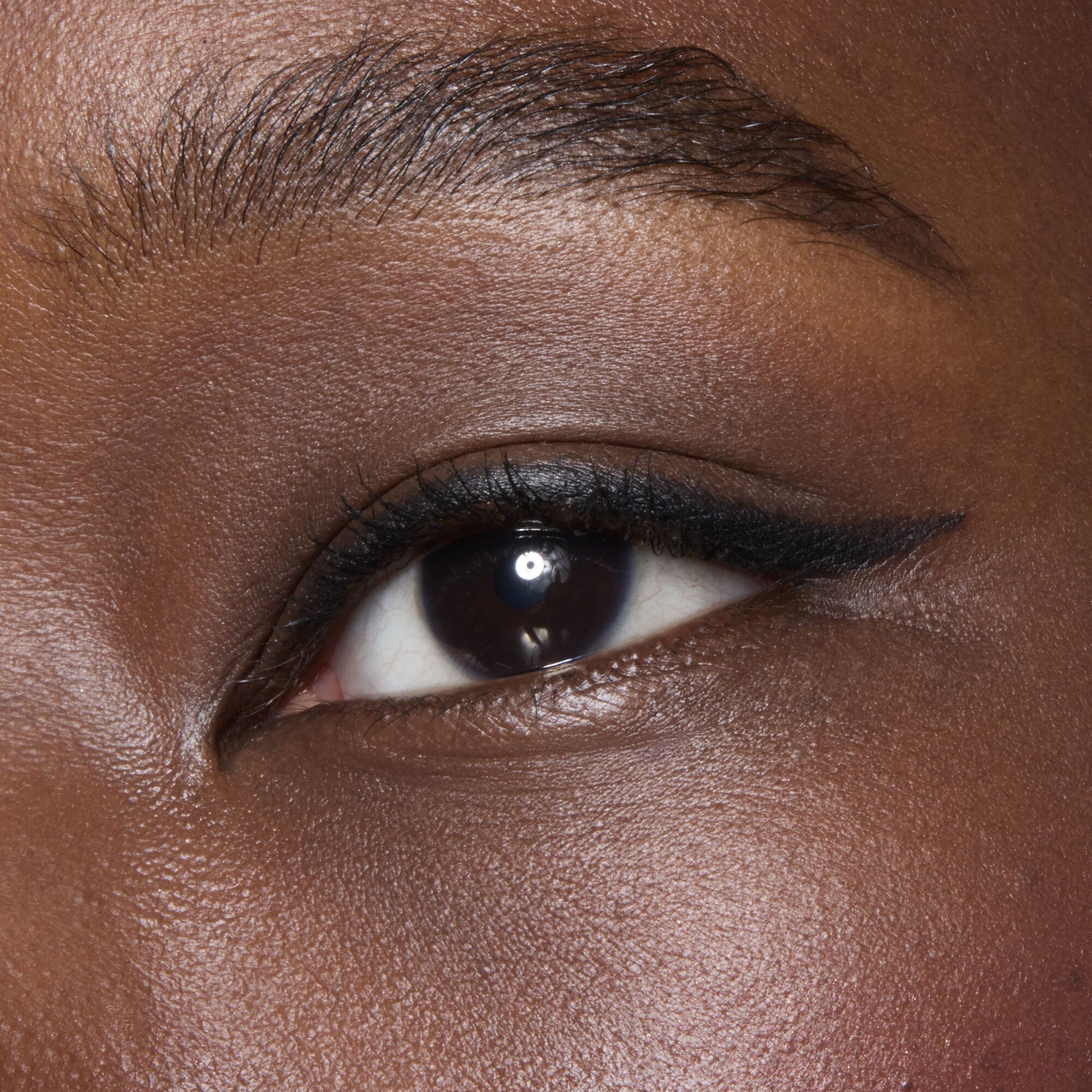 no-budge-retractable-eyeliner-y6 81330_NO_BUDGE_RETRACTABLE_EYELINER_BLACK_BILLIE_0062_V2.jpg
