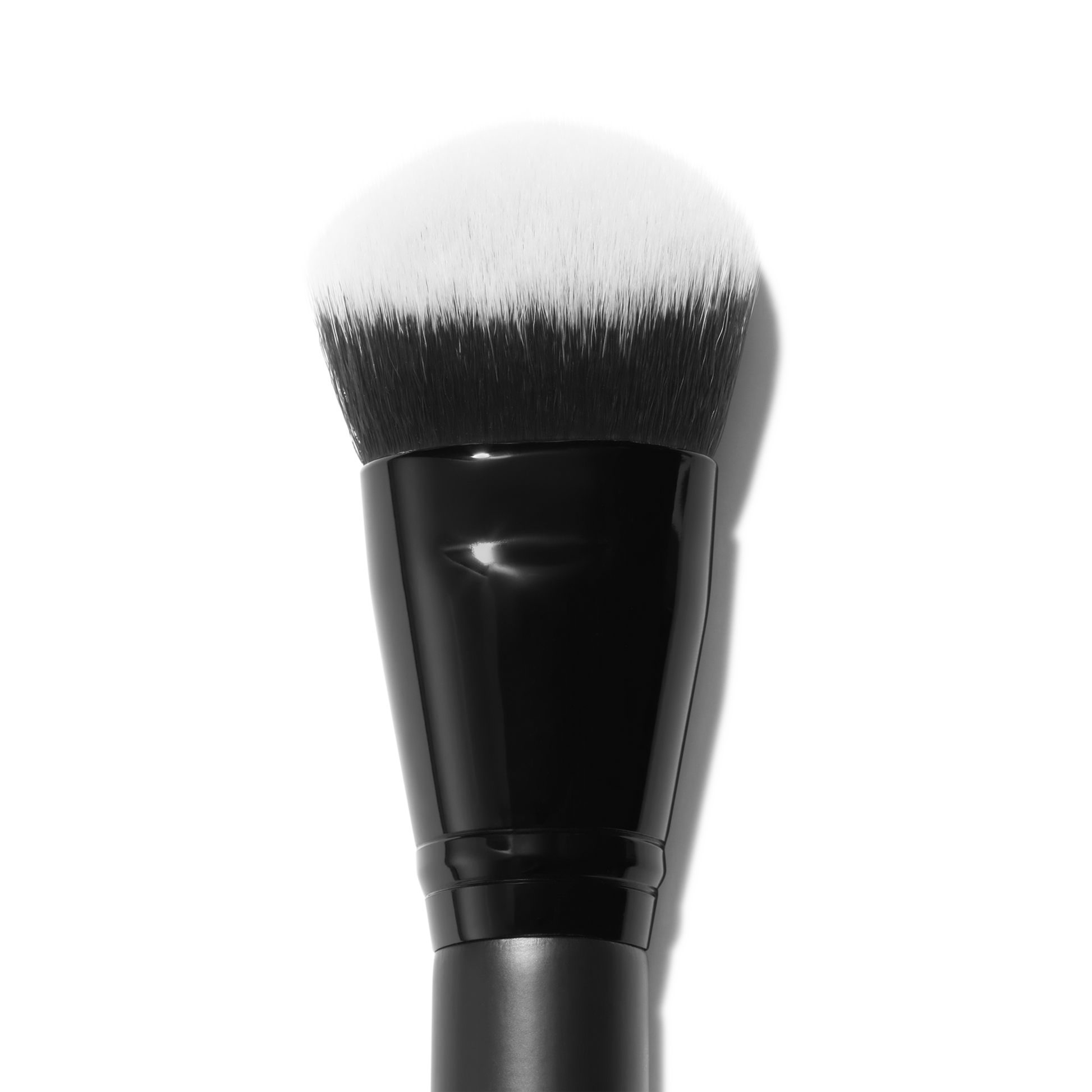 smooth-swipe-foundation-brush-l1 81456_Detail_R.png