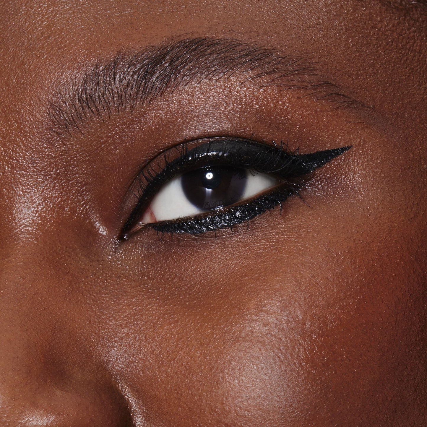 h2o-proof-inkwell-eyeliner-d0 82969_DJ_H20_PROOF_INKWELL_EYELINER_MACRO.jpg