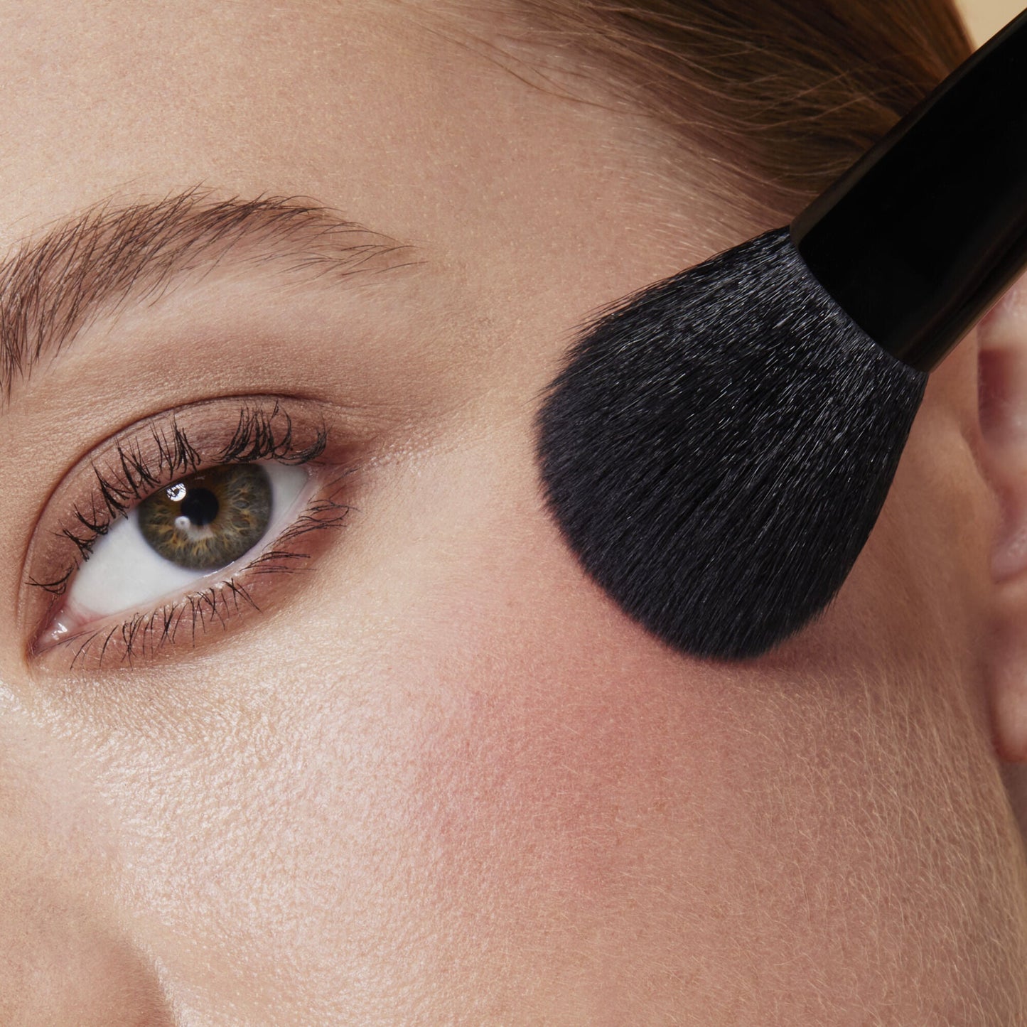 full-face-and-eye-makeup-brush-set-with-travel-case-g3 84674_FULL_FACE_EYE_BRUSH_SET_BLUSH_BRUSH_CARI_0086.jpg