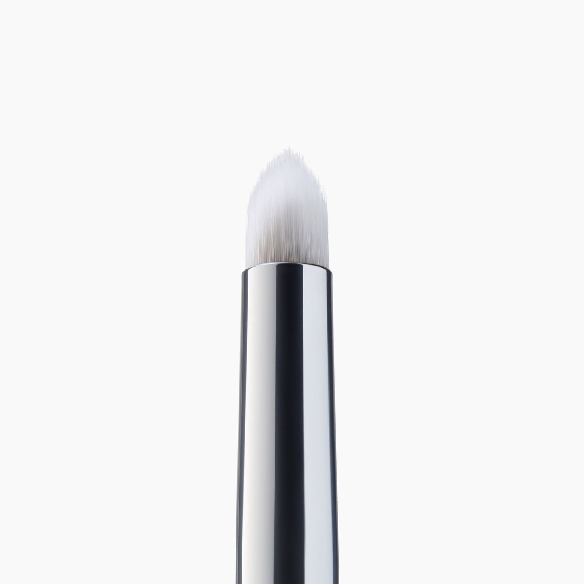 precision-smudge-brush-j7 85311_PrecisionSmudgeBrush_Macro_V2.jpg