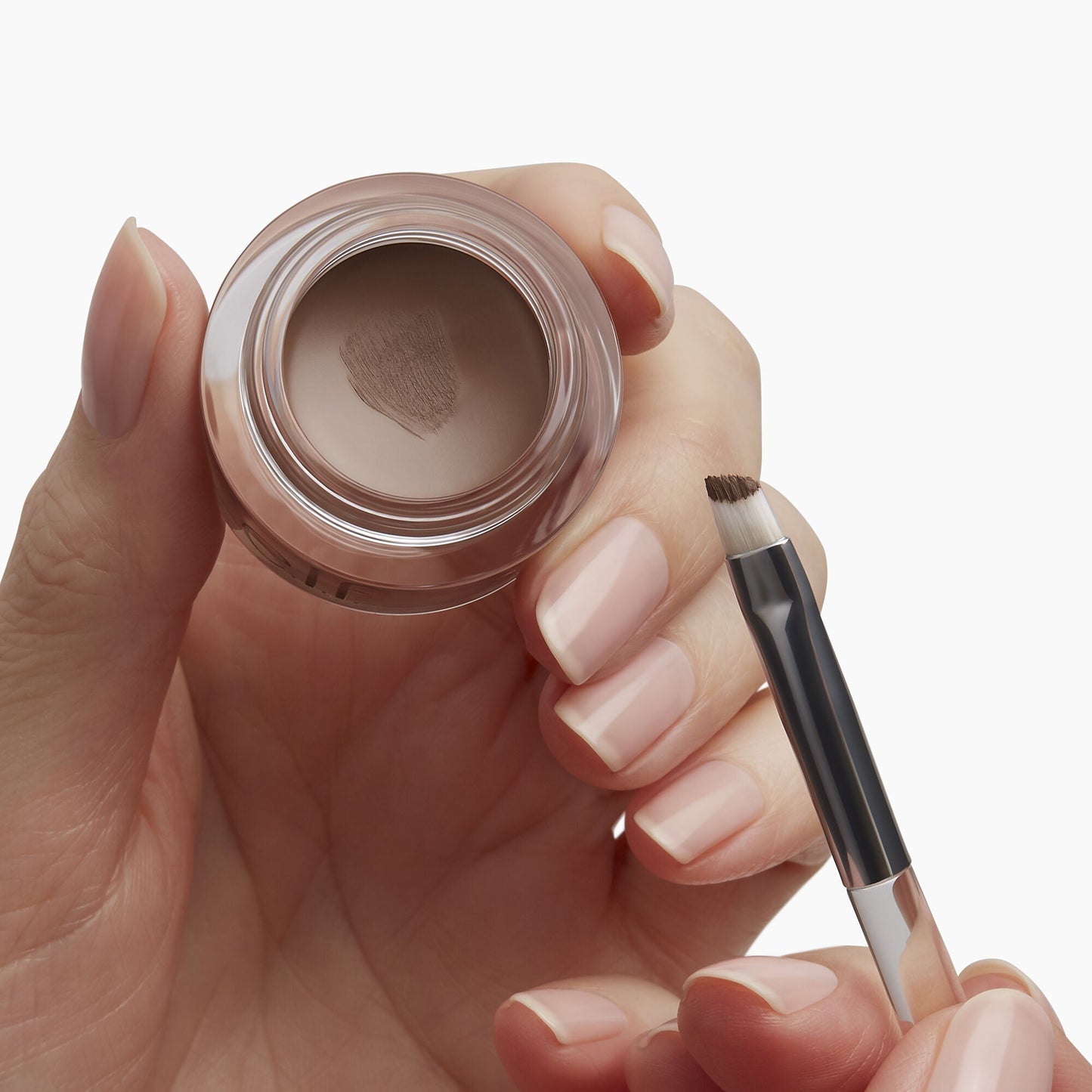 precision-dual-sided-eyebrow-brush-f7 85315_PrecisionDualSidedEyebrowBrush_Model.jpg