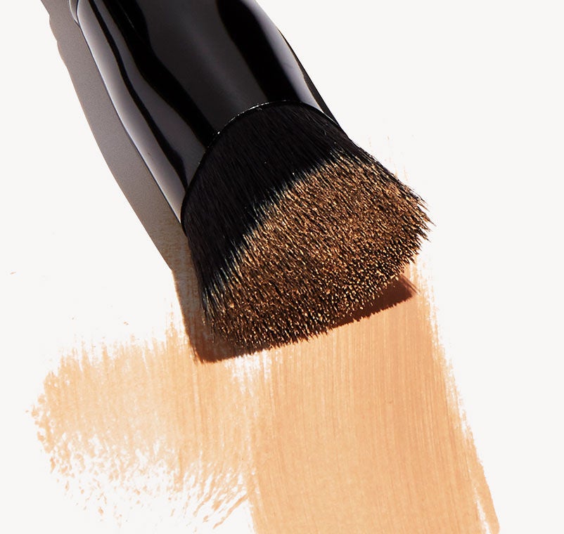 triangular-buffing-foundation-brush-k5 shot.jpg